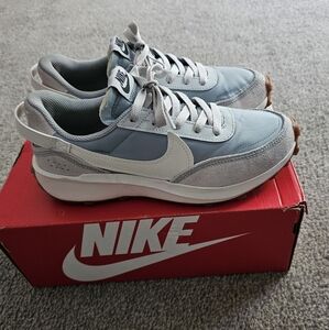 WAFFLE NIKE SNEAKERS